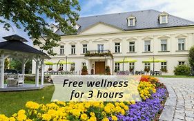 Zámeček Petrovice - free wellness 3h